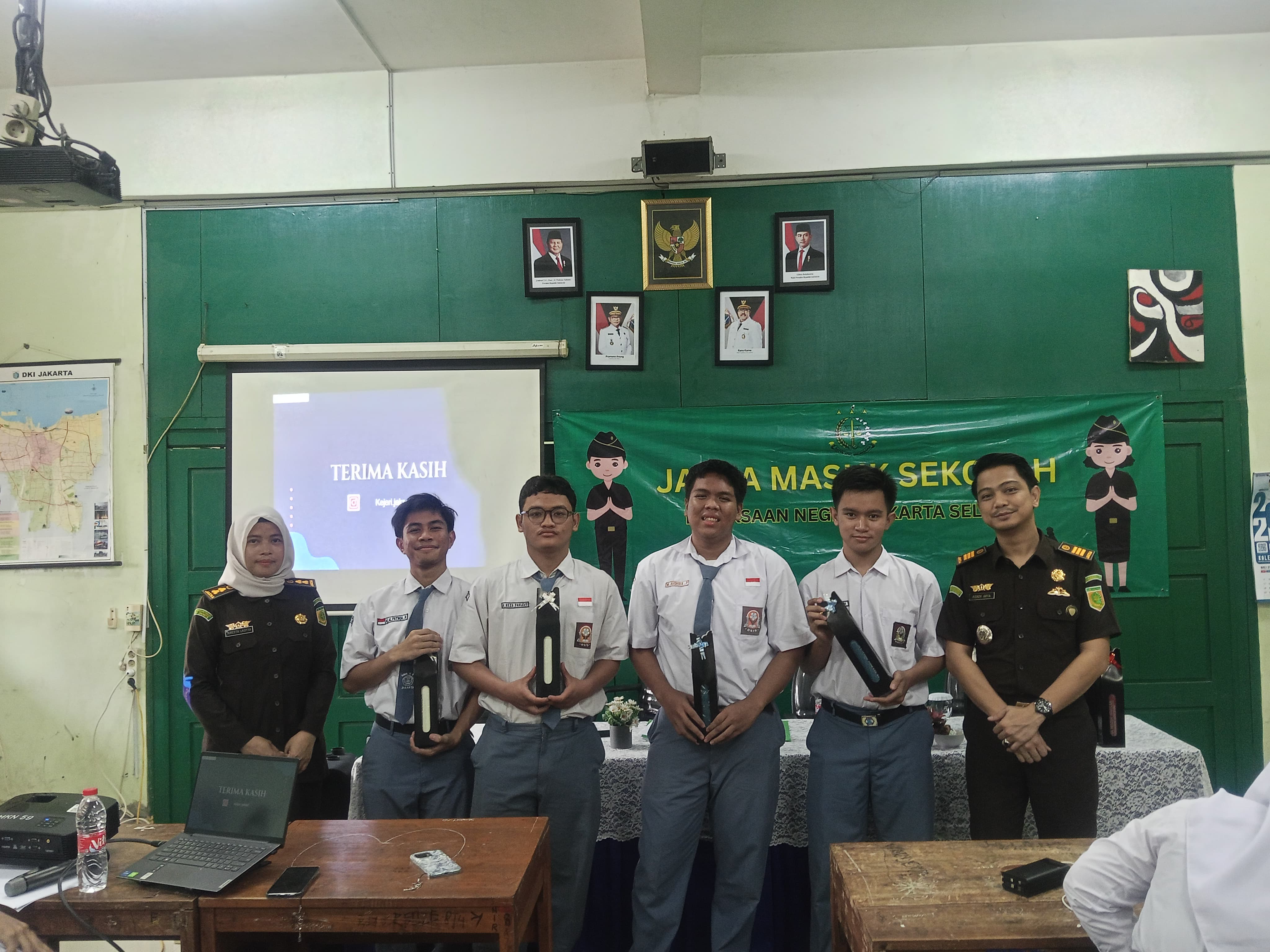 Gedung Sekolah SMA 8 BANJAR